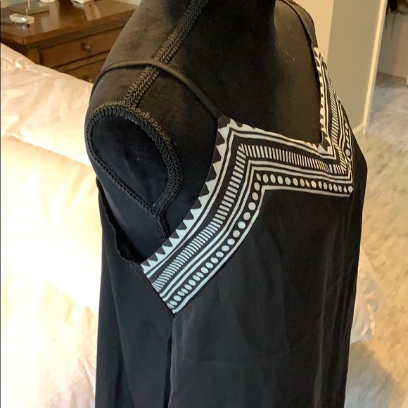 Black tank top - Picture 2 of 3